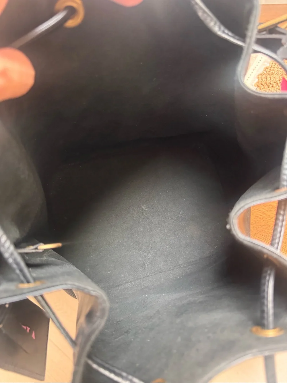 Louis Vuitton bucket size authentic